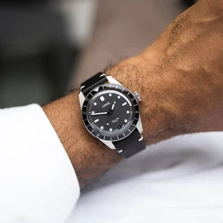 שעון יד אוריס לגבר מסדרת שעוני Divers Sixty-five 12h Calibre 400 Oris אוטומטי