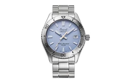 RA-AC0Q12L30B מהדורה מוגבלת חוגגים 75 שנים למותג Orient Watch. כל שעון ממוספר בנפרד ומוגבל ל-6,000 יחידות ברחבי העולם.